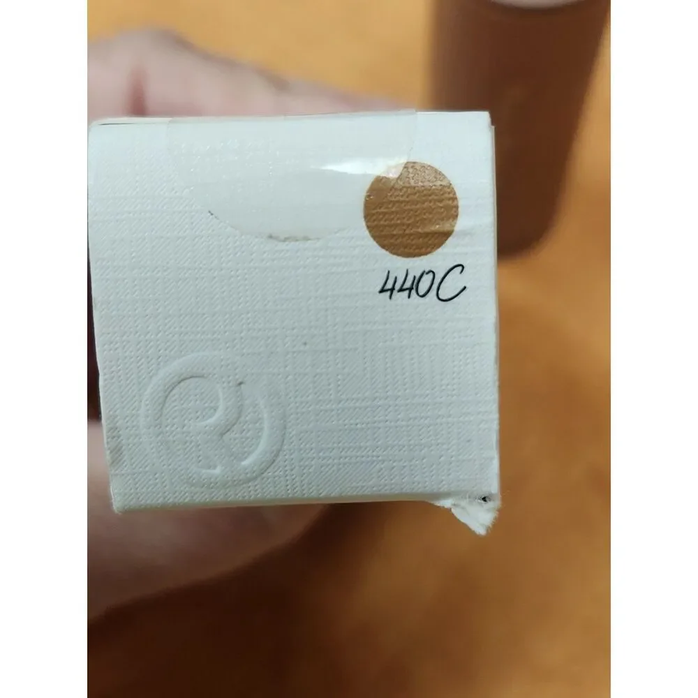 Rare Beauty Liquid Touch Weightless Foundation - Shade: 440C